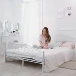 Mimi metal bed frame with a free slatted base in various sizes and colors - White 160x200cm