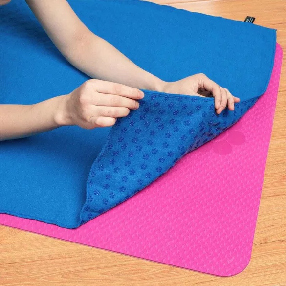 Non-slip yoga towel with a gift bag - blue