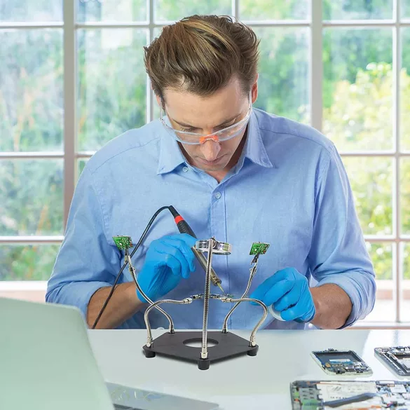 PCB Holder with Clamping Arms and Magnifier