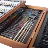 174-piece painting and drawing set in a practical wooden gift box