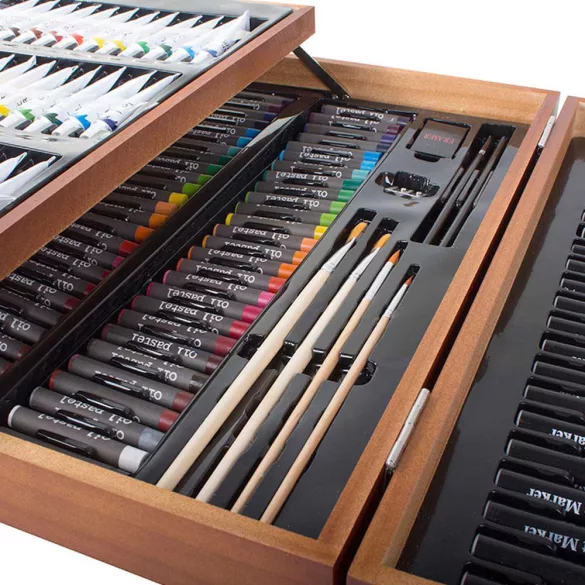 174-piece painting and drawing set in a practical wooden gift box