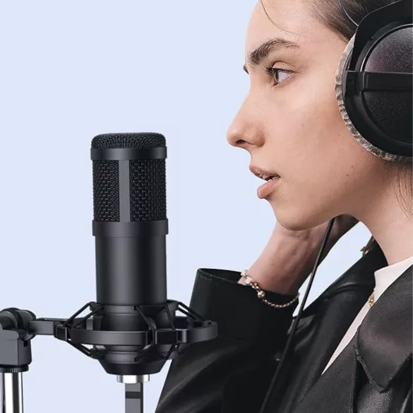 Desk-mounted studio microphone with USB connection