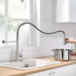 Pull-down kitchen faucet with flexible hose and detachable spray head