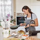 14-piece kitchen utensil set with heat-resistant silicone heads and holder, white